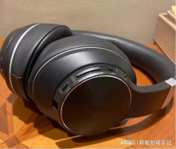 Kaiyun：如何挑选无线降噪耳机一些无线降噪耳机带有环境聆听模式(图1)