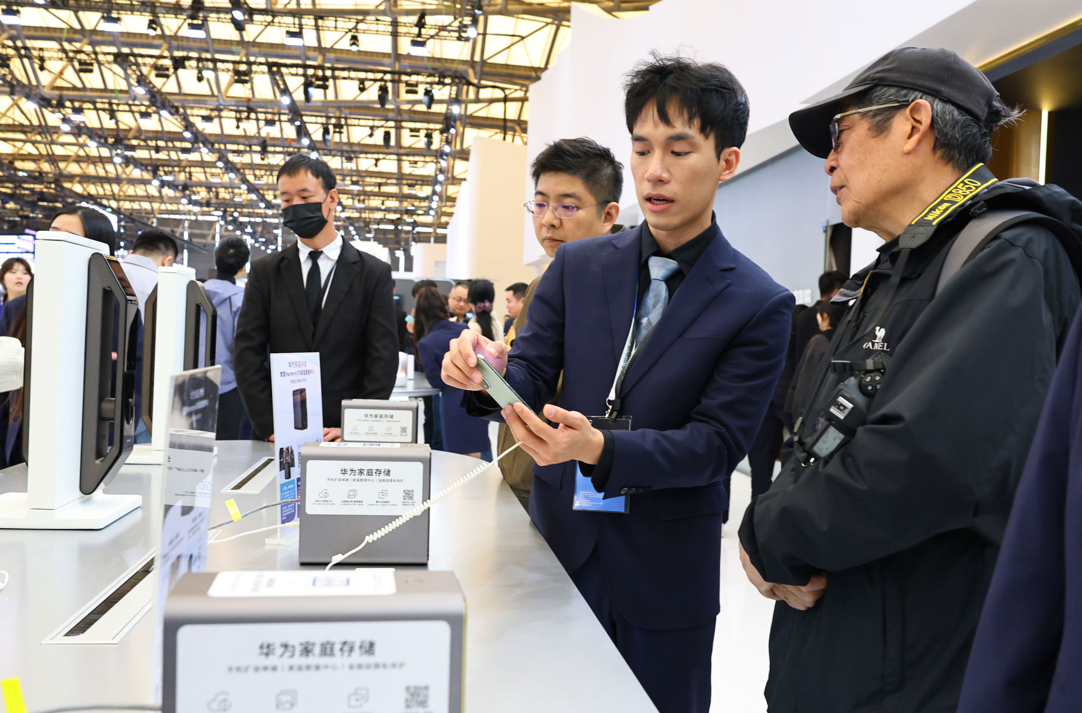沪市消费电子行业奏响创新发展“强音”(图1)