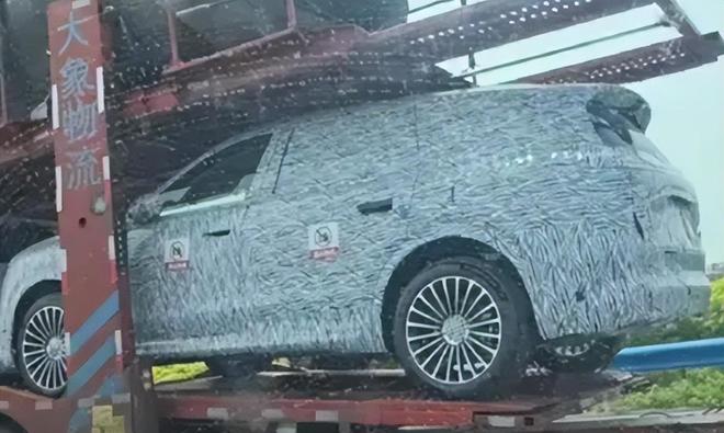 新问界新车实车谍照曝光毫无新意？(图4)