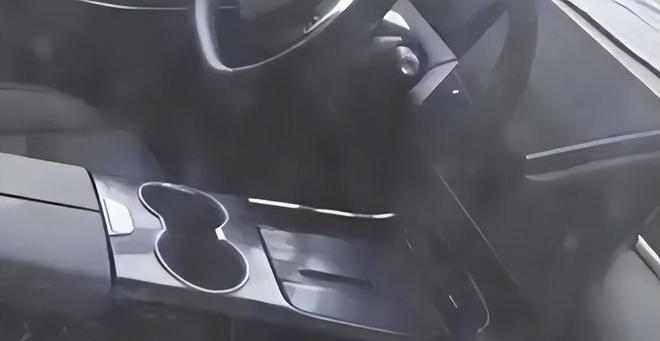 新问界新车实车谍照曝光毫无新意？(图3)