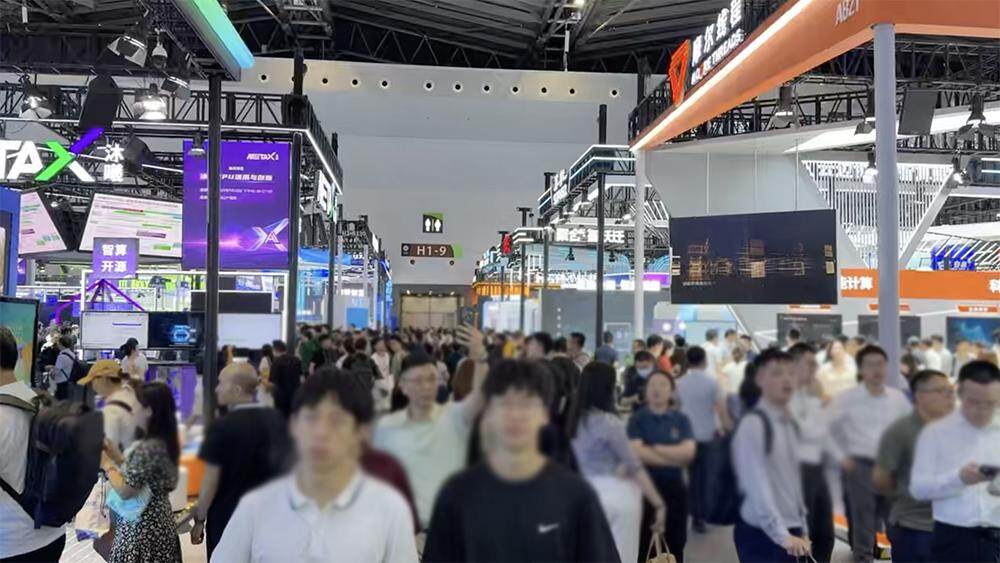 Kaiyun：人工智能大会彻底引爆展区水泄不通门票炒到2000多暴走3万步带来最全看点(图1)