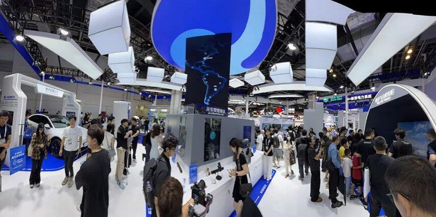 Kaiyun：人工智能大会彻底引爆展区水泄不通门票炒到2000多暴走3万步带来最全看点(图9)