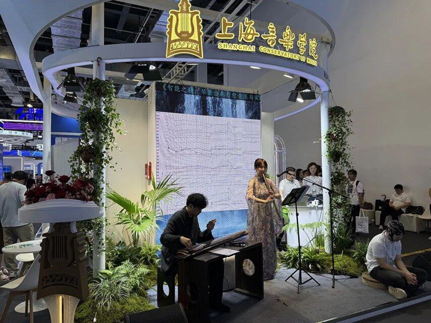 Kaiyun：人工智能大会彻底引爆展区水泄不通门票炒到2000多暴走3万步带来最全看点(图43)