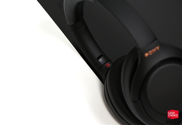 2025年无线降噪耳机测评：Bose QC45、索尼WH-1000XM5、苹果AirPods Max、森海塞尔Momentum 4哪款最值得入手？(图1)