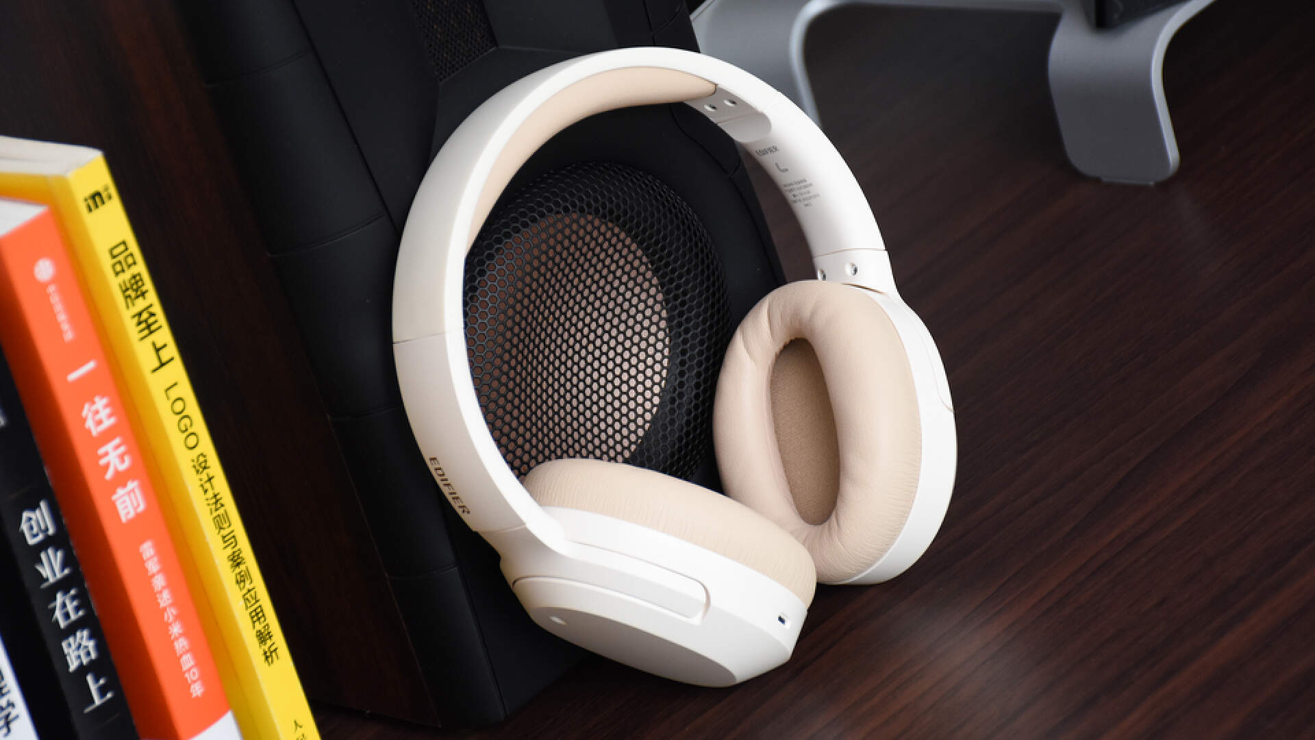 2026年降噪耳机对比评测：声阔安克降噪舱3代、索尼WF-1000XM4与苹果AirPods Pro哪款耳机值得购买？(图1)